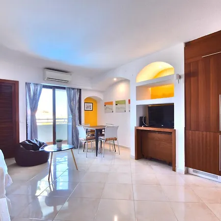 Bellavista Avenida By Beguest מלון דירות