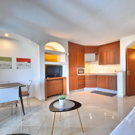 מלון דירות Bellavista Avenida By Beguest 3*